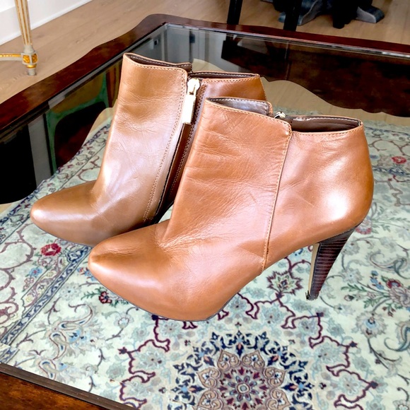 Banana Republic Shoes - 🌸3/$25🌸 Banana Republic Tan Booties